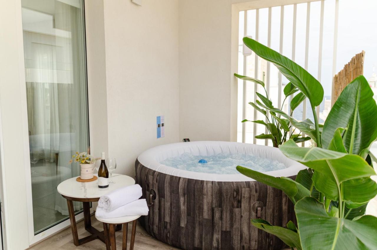 Apulialux Seaview Prestige Apt / Jacuzzi + Parking Apartment Polignano a Mare Luaran gambar